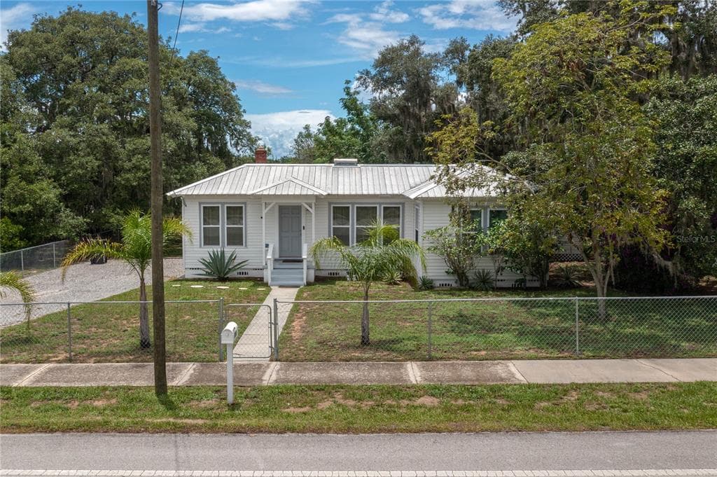 1367 MEMORIAL DR AVON PARK, FL 33825