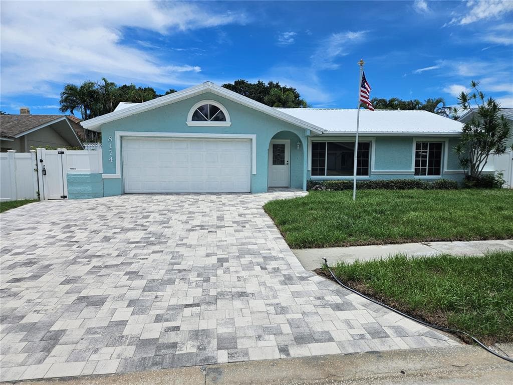 8174 129TH LANE N SEMINOLE, FL 33776