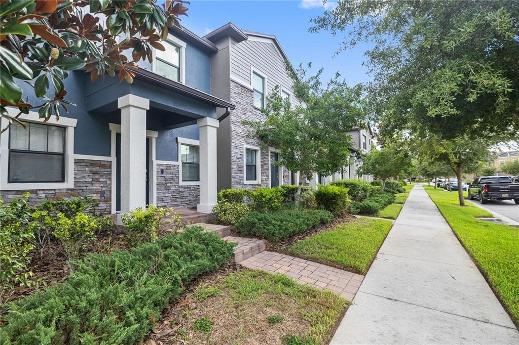28477 TRANQUIL LAKE CIRCLE WESLEY CHAPEL, FL 33543