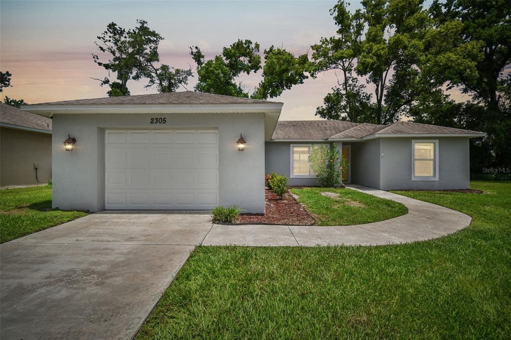 2305 CHESTNUT HILLS DRIVE LAKELAND, FL 33805