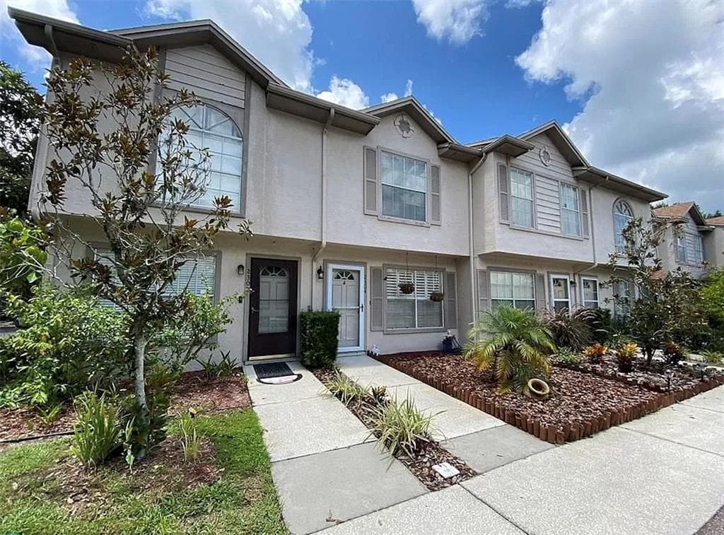 2304 FLETCHERS POINT CIRCLE TAMPA, FL 33613