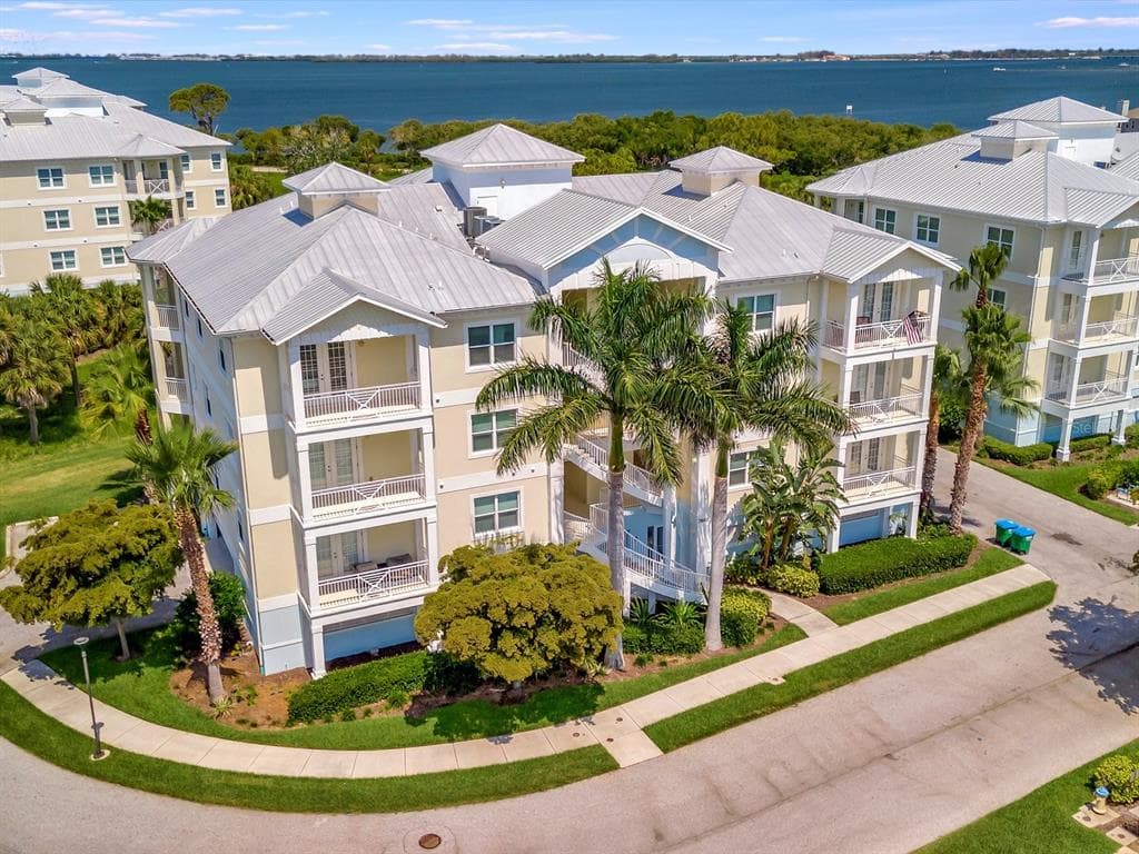 7840 34TH AVENUE W UNIT 202 BRADENTON, FL 34209