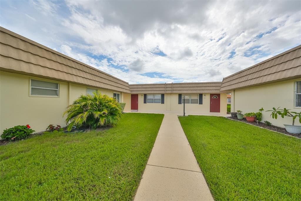 202 BEDFORD STREET UNIT 57 SUN CITY CENTER, FL 33573