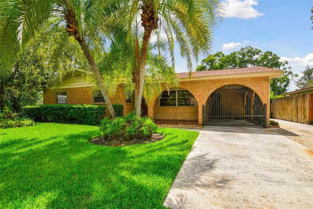 7814 N ALBANY AVENUE TAMPA, FL 33604