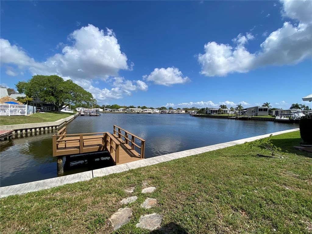 148 AMERICANA COURT NE UNIT 228 ST PETERSBURG, FL 33702