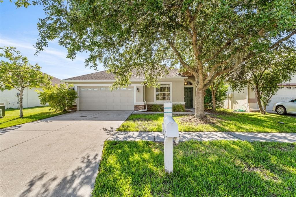 3906 WASHBURN PLACE WESLEY CHAPEL, FL 33543