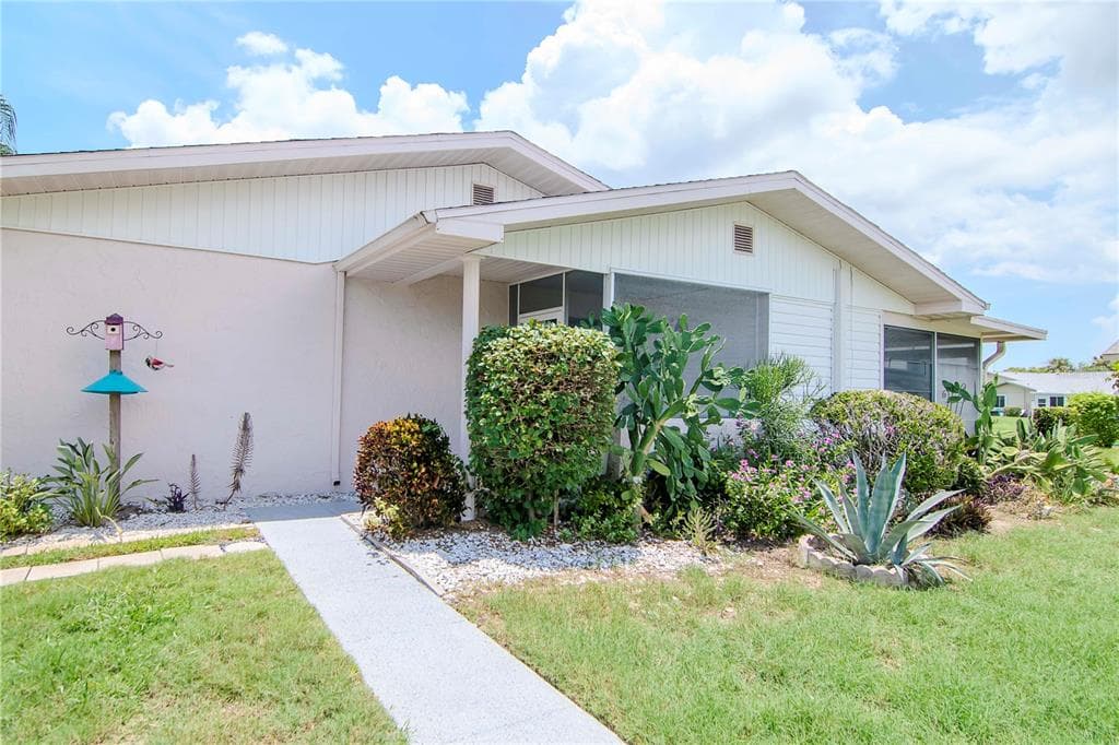 301 CANTON COURT UNIT 95 SUN CITY CENTER, FL 33573
