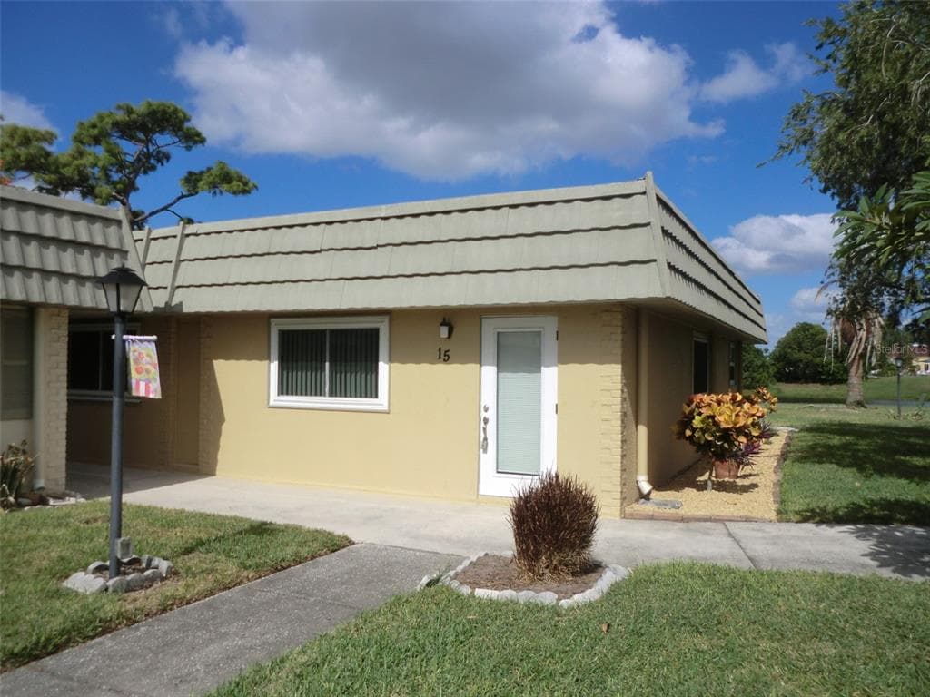 201 KINGS BOULEVARD UNIT 15 SUN CITY CENTER, FL 33573