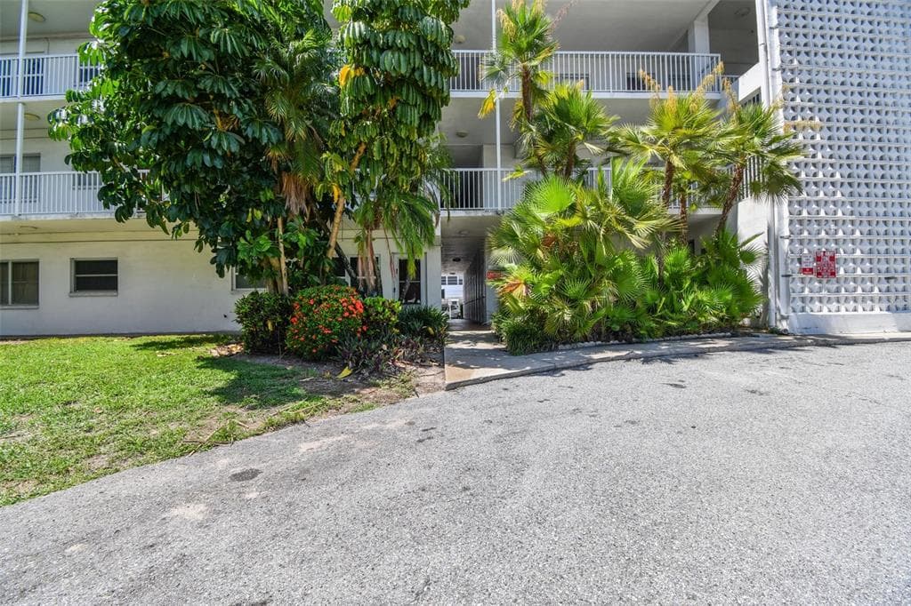5155 9TH AVENUE N UNIT 105 ST PETERSBURG, FL 33710