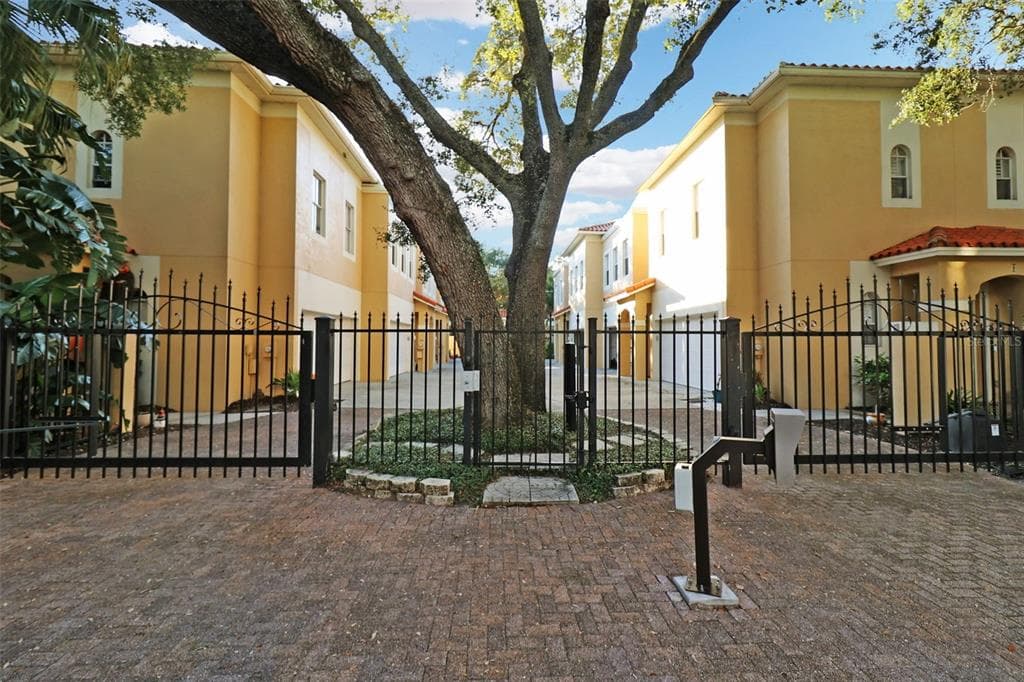 505 S TAMPANIA AVENUE UNIT 2 TAMPA, FL 33609