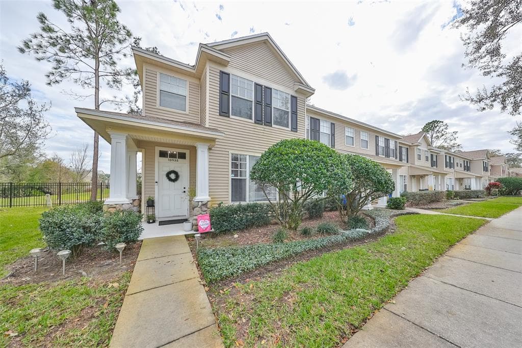 10935 BLACK SWAN COURT SEFFNER, FL 33584