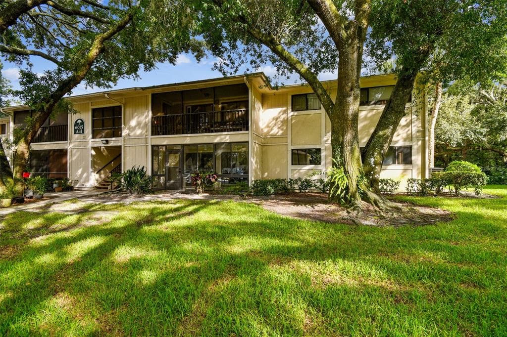 6015 LAKETREE LANE UNIT E TEMPLE TERRACE, FL 33617