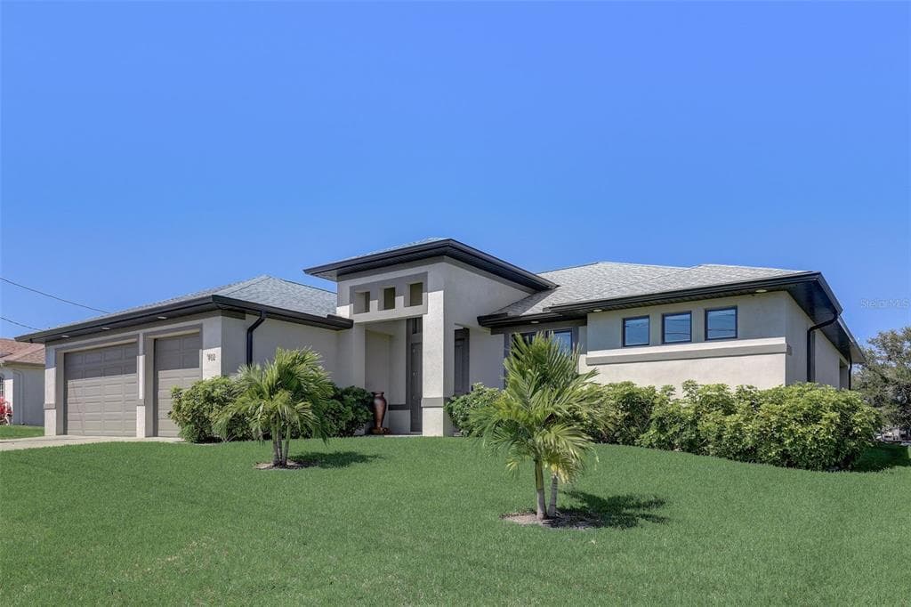 902 SW 15TH AVENUE CAPE CORAL, FL 33991