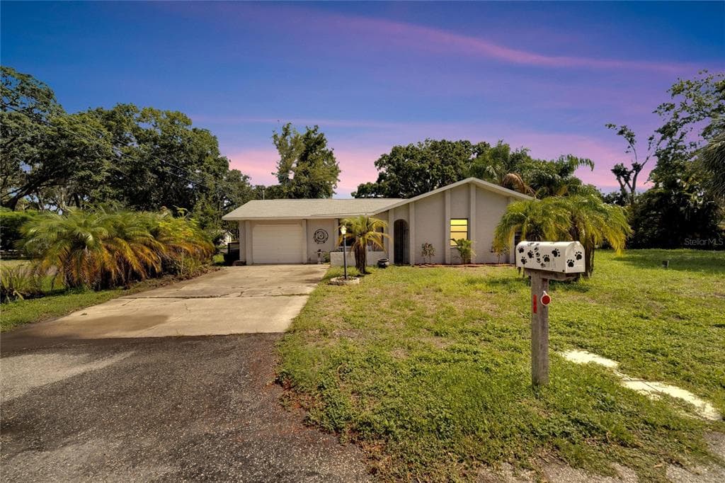 4621 NAFTIS LANE NEW PORT RICHEY, FL 34652