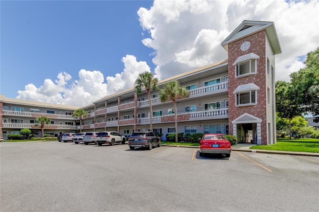 2461 RHODESIAN DRIVE UNIT 23 CLEARWATER, FL 33763
