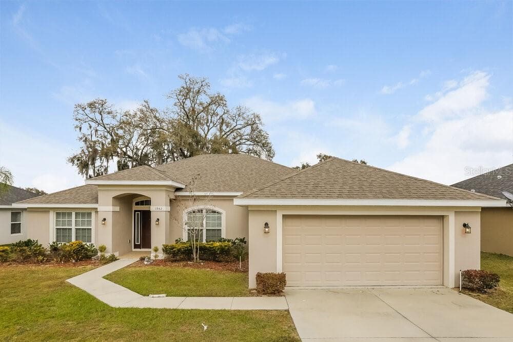 1942 ANGEL FISH LOOP LEESBURG, FL 34748