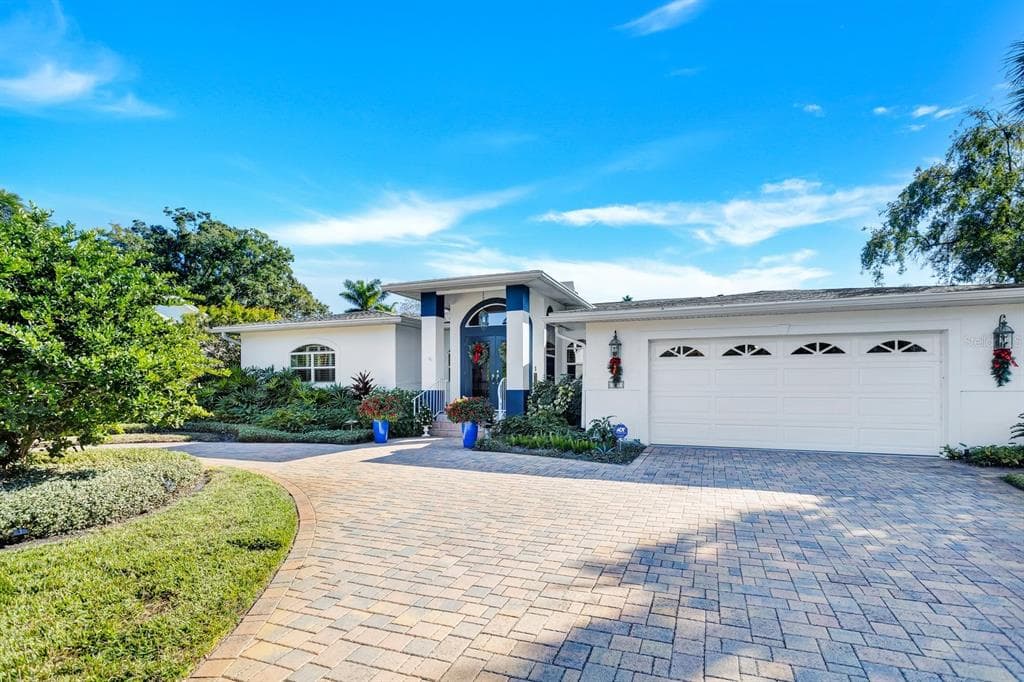 105 ESTADO WAY NE ST PETERSBURG, FL 33704