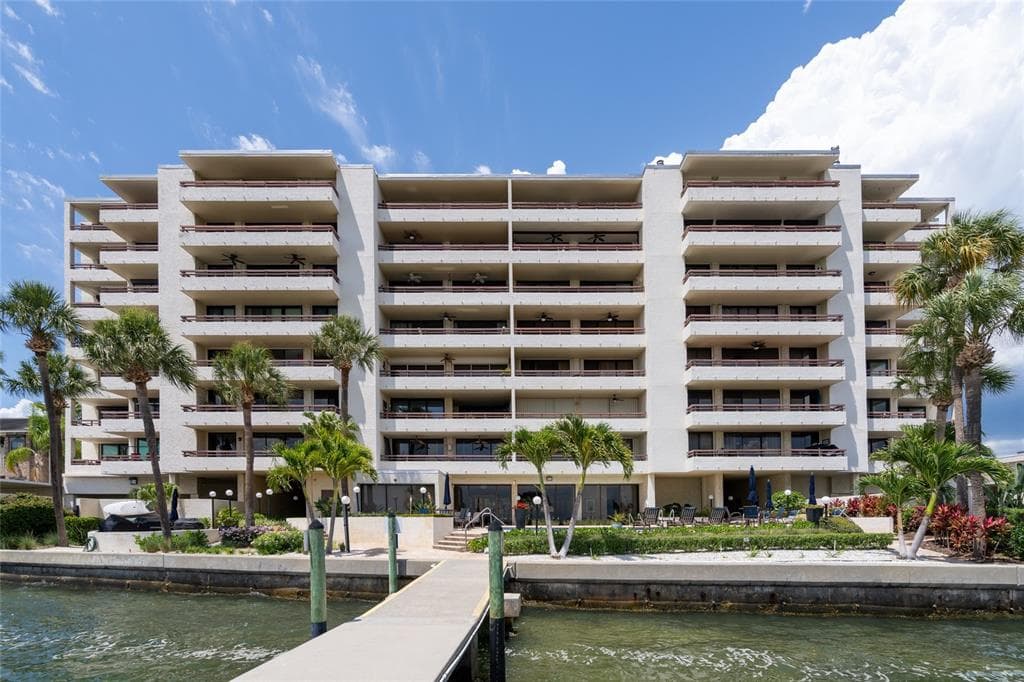 5700 MARINER STREET UNIT 304 TAMPA, FL 33609