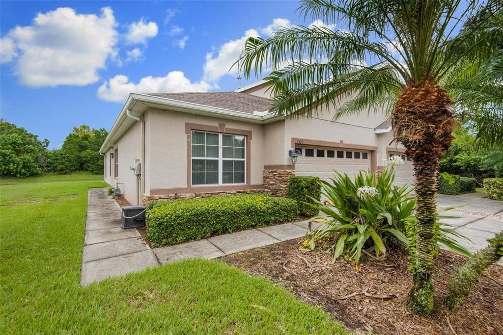 7402 SURREY WOOD LANE APOLLO BEACH, FL 33572