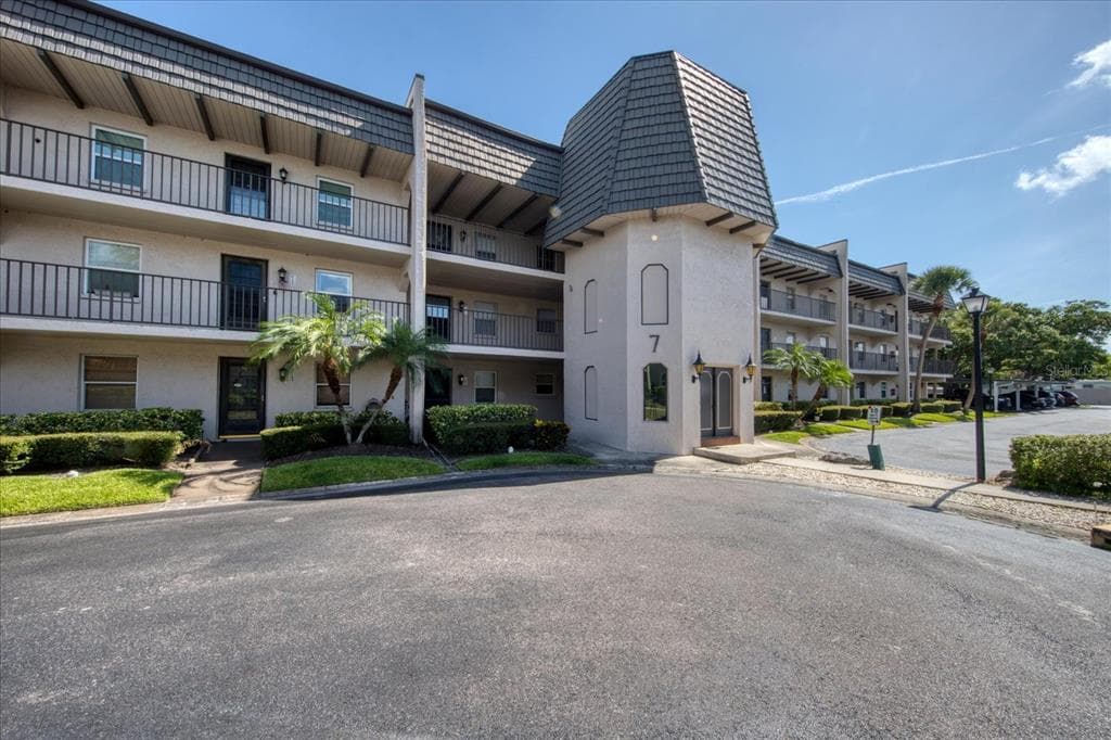 712 CORDOVA GREEN UNIT 712 SEMINOLE, FL 33777