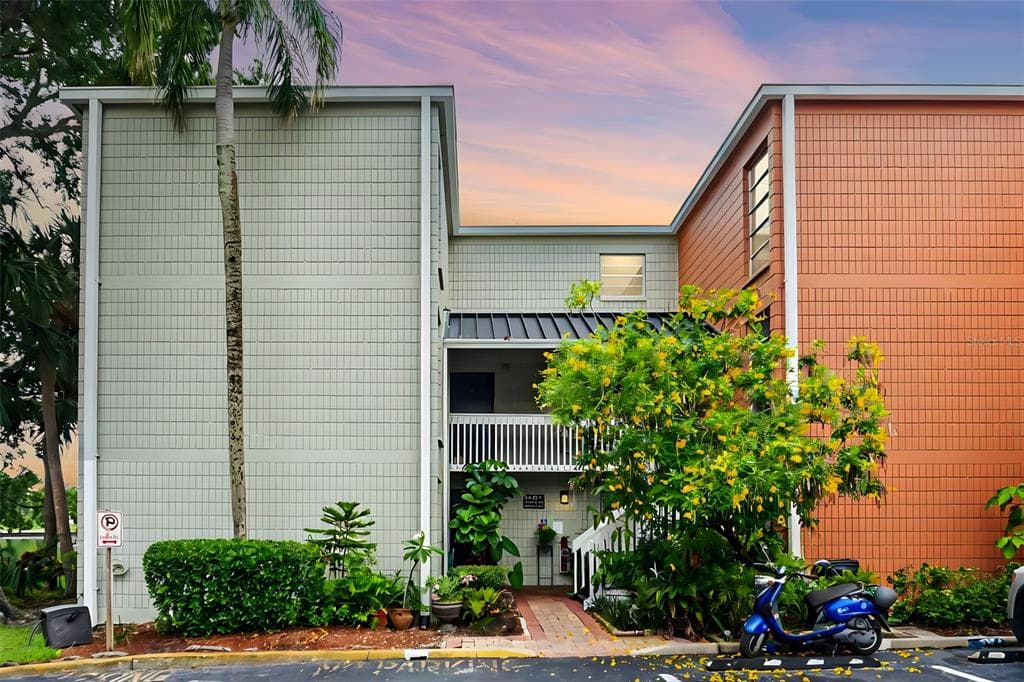 2424 W TAMPA BAY BOULEVARD UNIT I201 TAMPA, FL 33607
