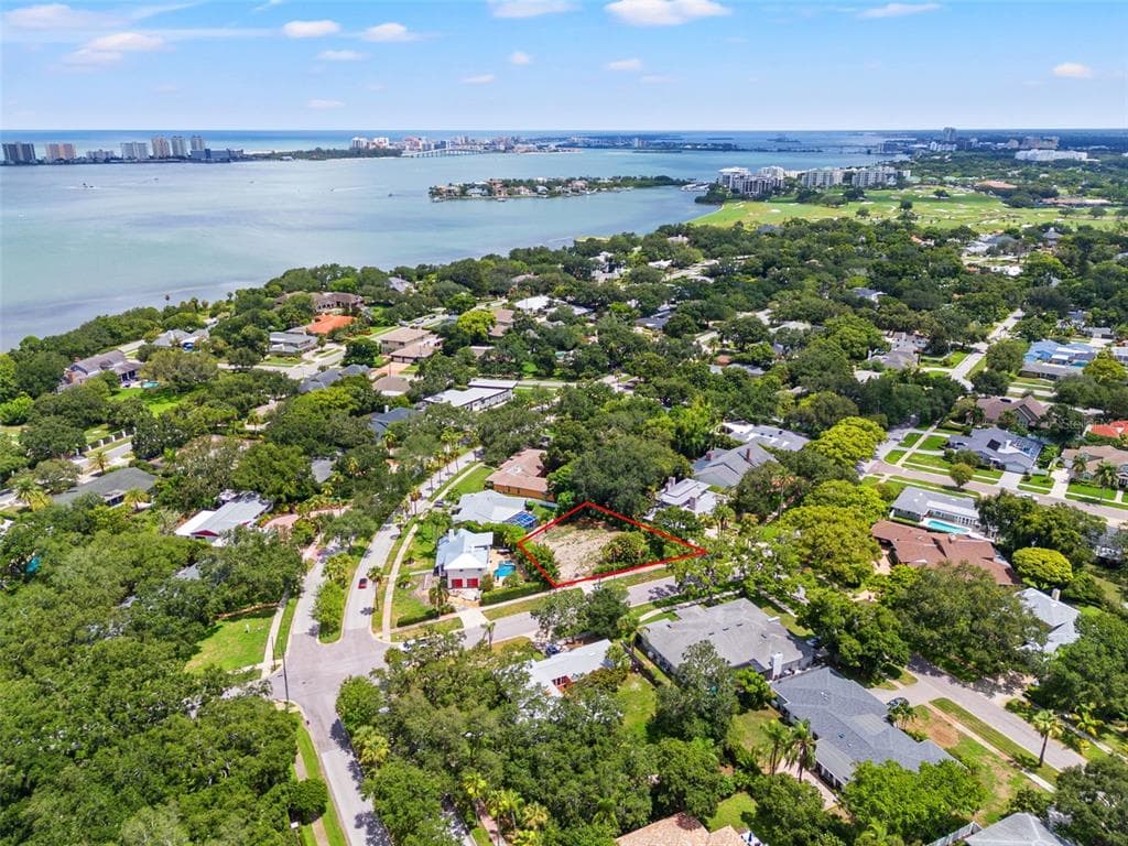 220 MANATEE ROAD BELLEAIR, FL 33756