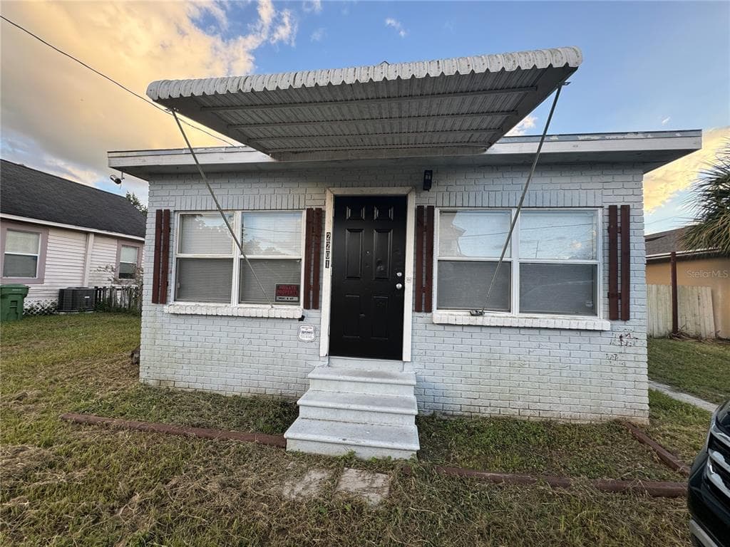 2201 E IDA STREET TAMPA, FL 33610