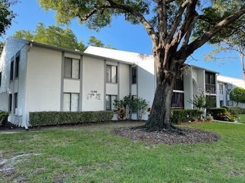 1290 PINE RIDGE CIRCLE E UNIT A2 TARPON SPRINGS, FL 34688