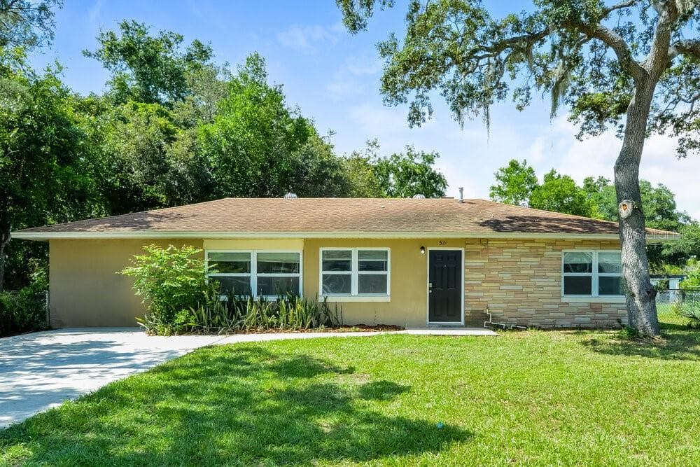 321 W DICIE AVENUE EUSTIS, FL 32726