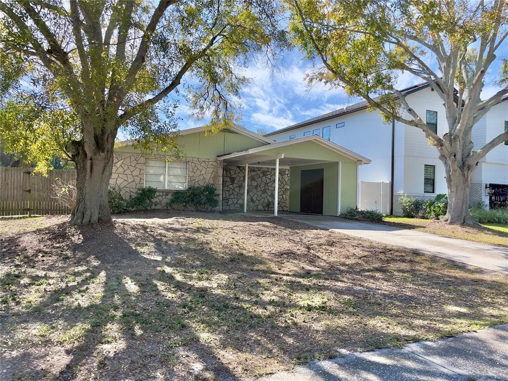 2844 W SHELTON AVENUE TAMPA, FL 33611