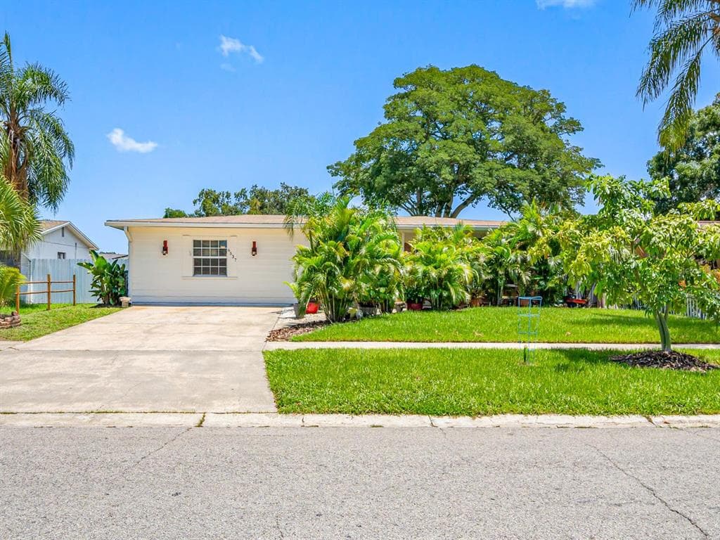 6537 W HANNA AVENUE TAMPA, FL 33634