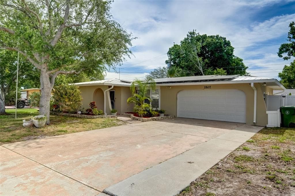 3507 OXFORD DRIVE W BRADENTON, FL 34205