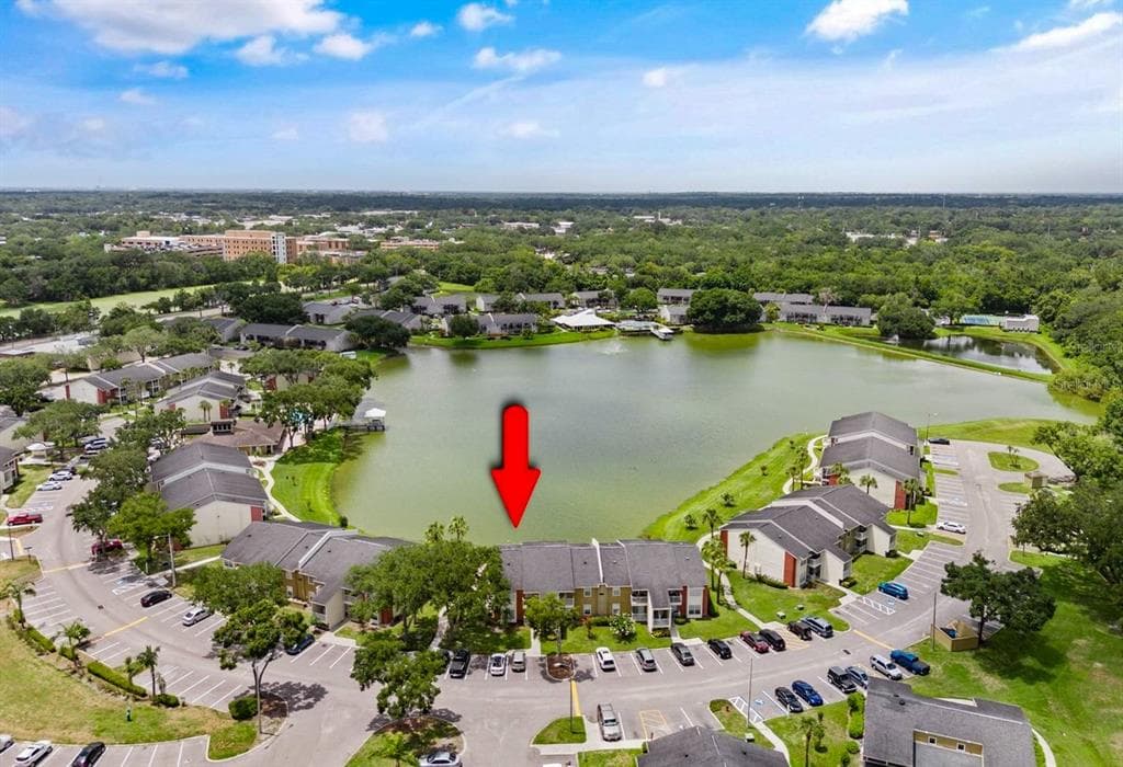 302 LAKE PARSONS GREEN UNIT 202 BRANDON, FL 33511
