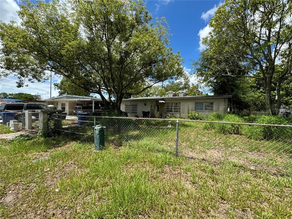 7812 N WOODLYNNE AVENUE TAMPA, FL 33614