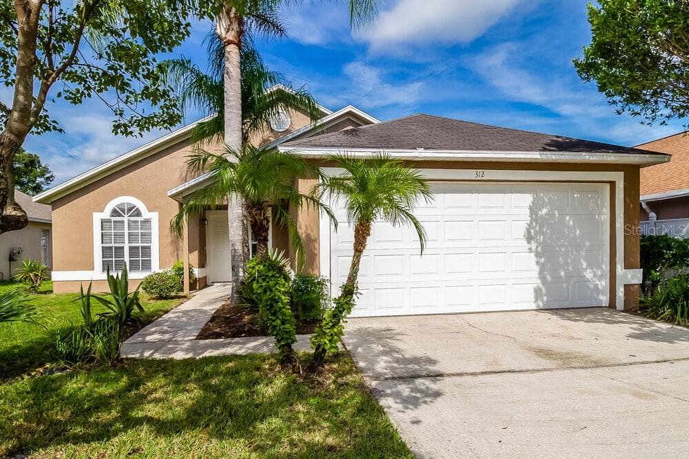 312 RIUNITE CIRCLE WINTER SPRINGS, FL 32708