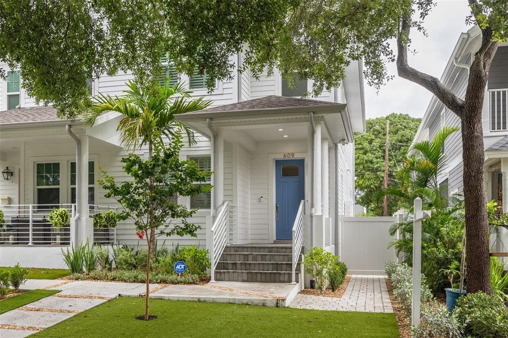 609 24TH AVENUE N UNIT 1 ST PETERSBURG, FL 33704