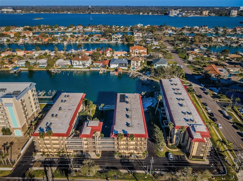 121 ISLAND WAY UNIT 344 CLEARWATER BEACH, FL 33767
