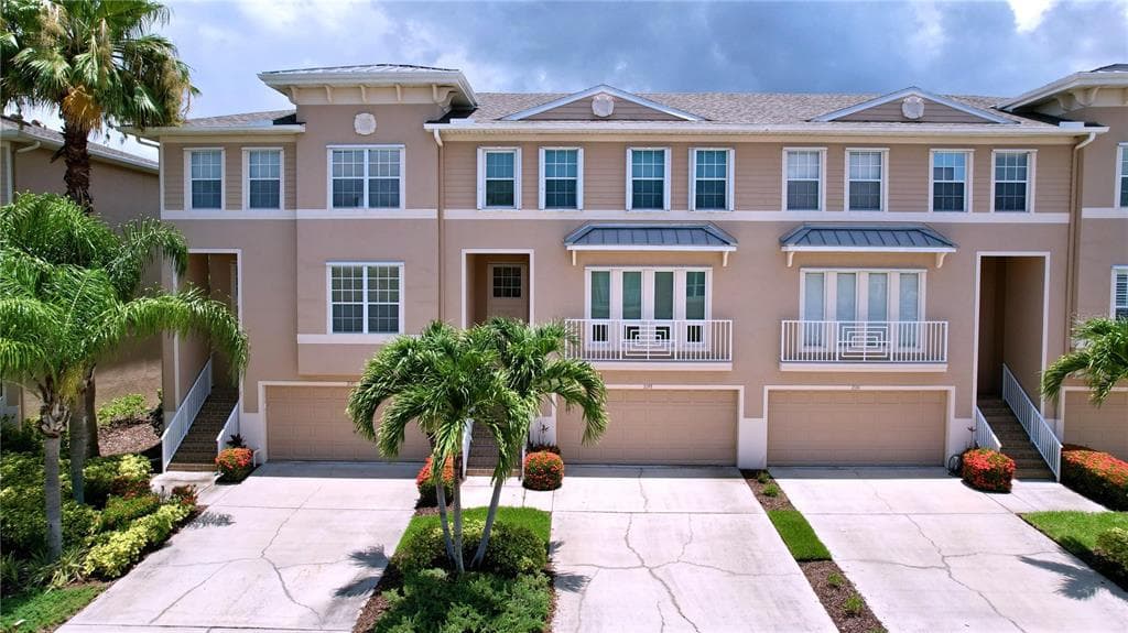 7193 ISLAMORADA CIR SEMINOLE, FL 33777