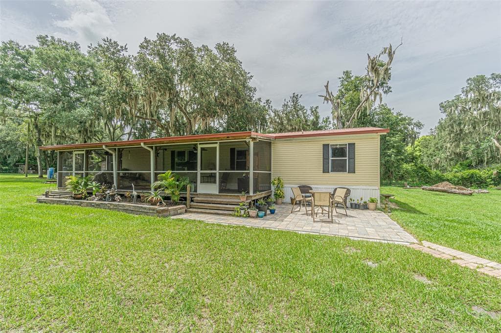 2209 HENDRY ROAD