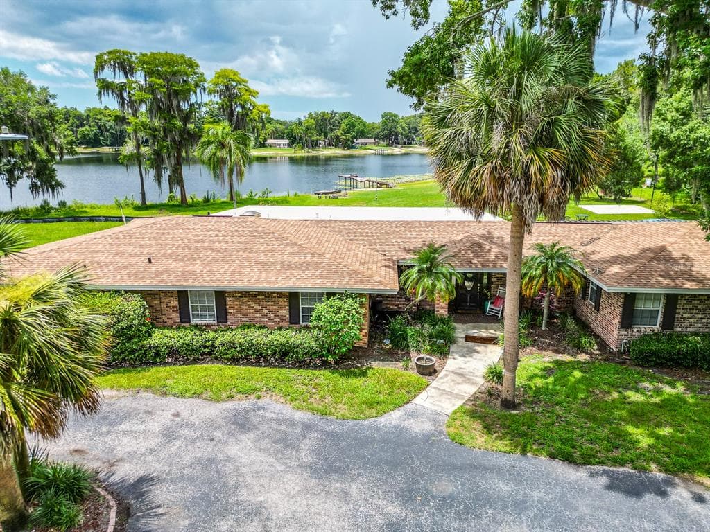 9025 N MOBLEY ROAD