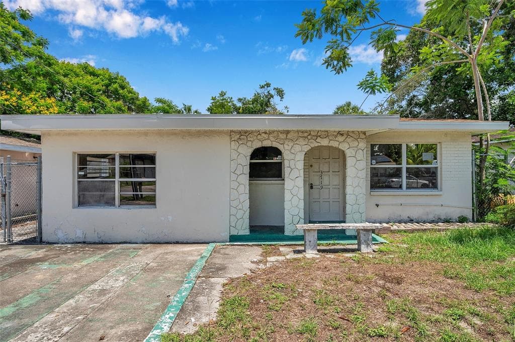 3719 WHITTIER STREET TAMPA, FL 33619