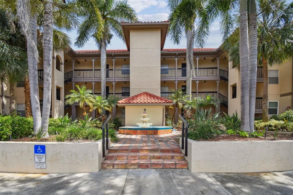 2400 FEATHER SOUND DRIVE UNIT 923 CLEARWATER, FL 33762