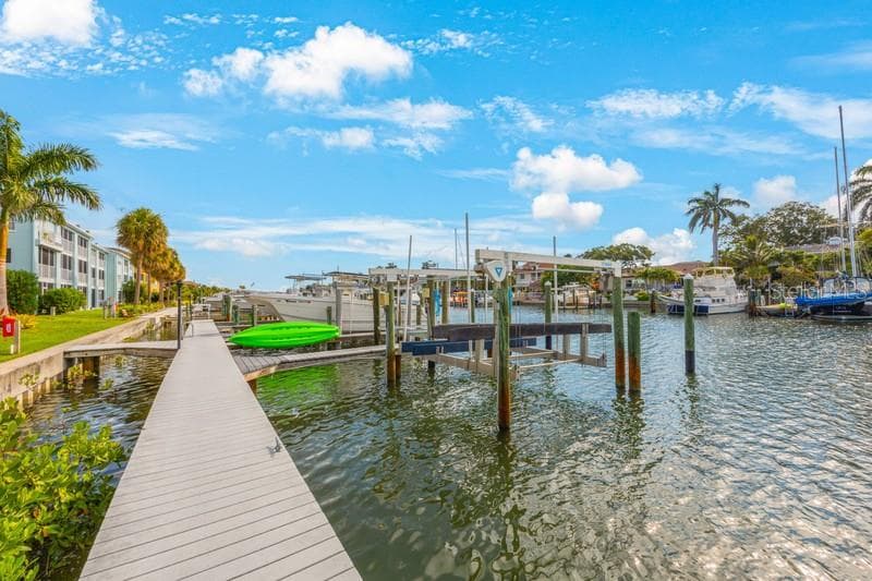 1109 PINELLAS BAYWAY S UNIT 203 ST PETERSBURG, FL 33715