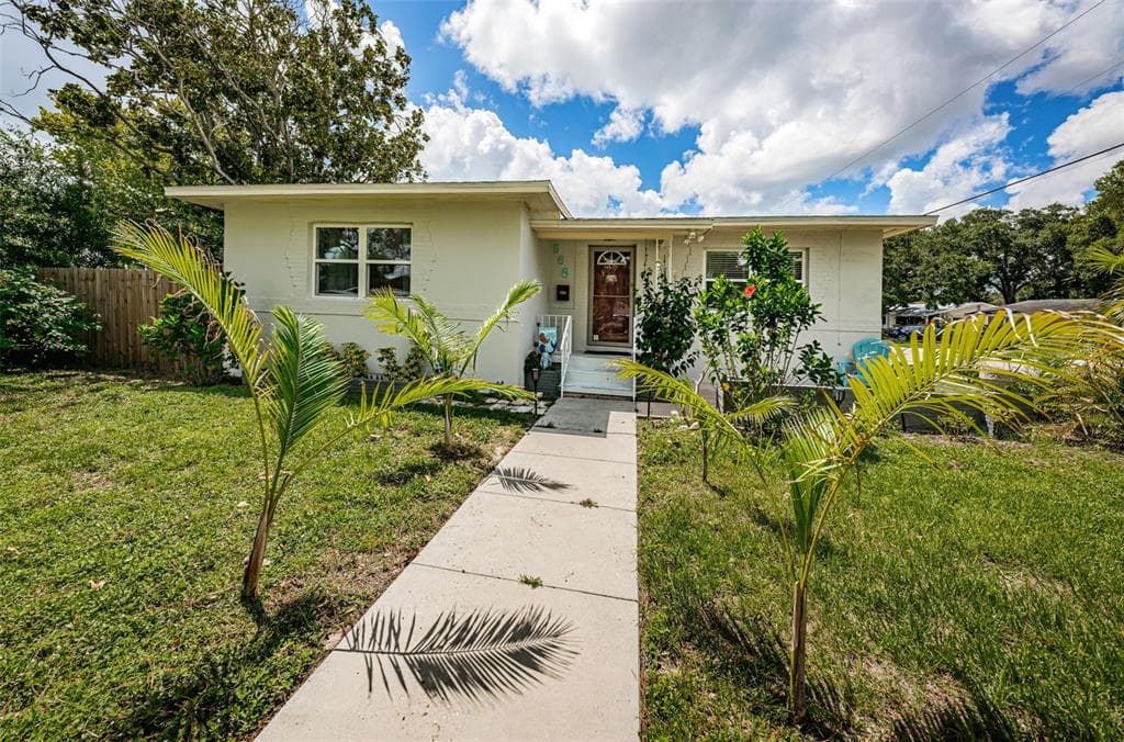 568 SOUTHWEST BOULEVARD N ST PETERSBURG, FL 33703