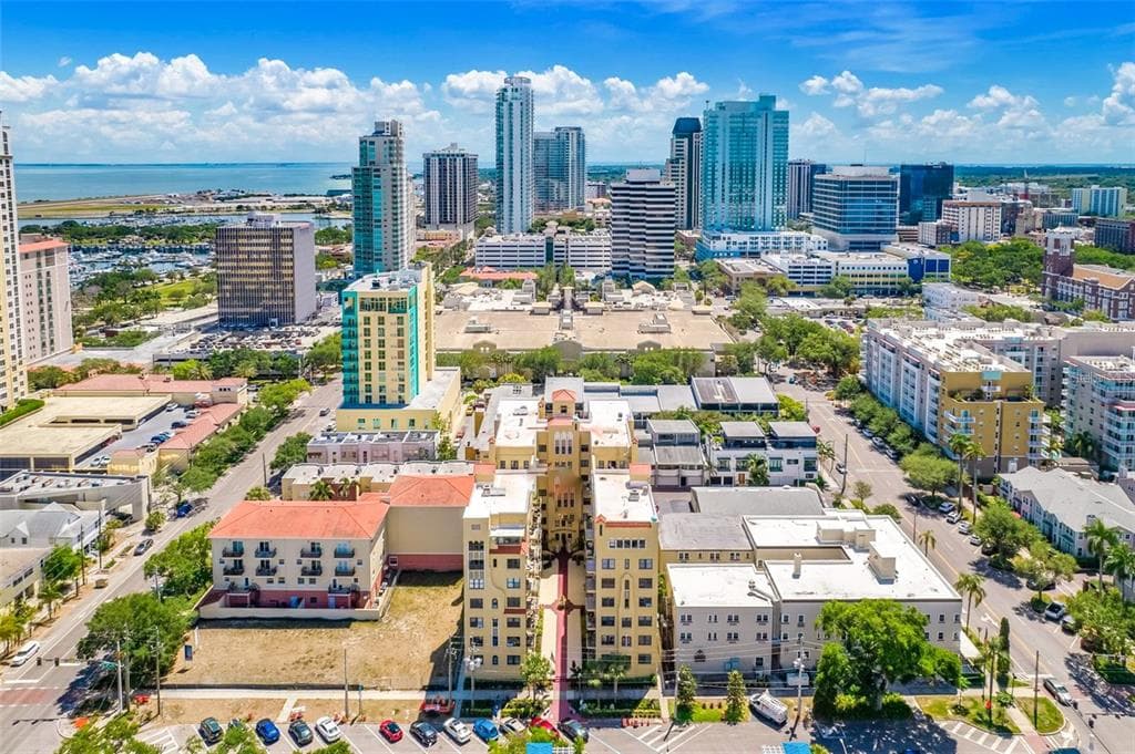 130 4TH AVENUE N UNIT 105 (Furnished) ST PETERSBURG, FL 33701