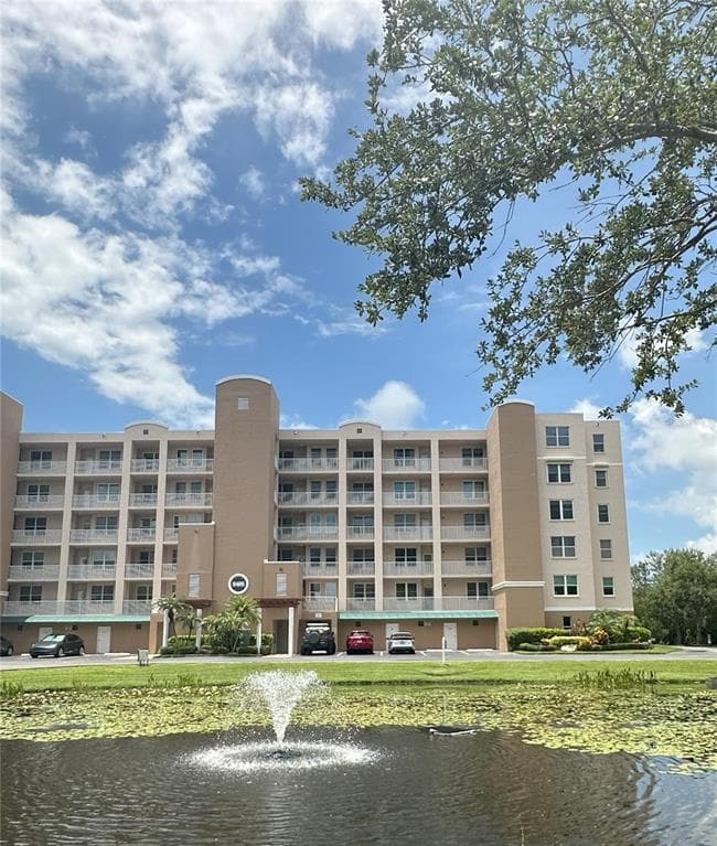 6495 SHORELINE DRIVE UNIT 8104 ST PETERSBURG, FL 33708