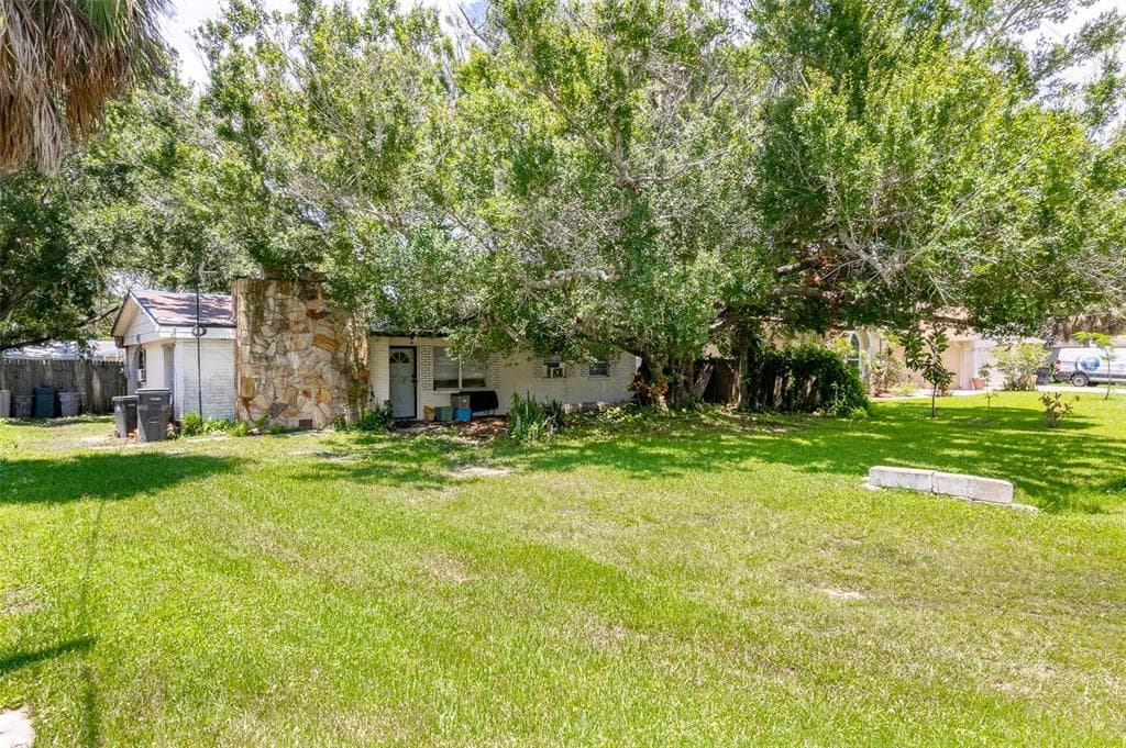 8907 W CLUSTER AVENUE TAMPA, FL 33615