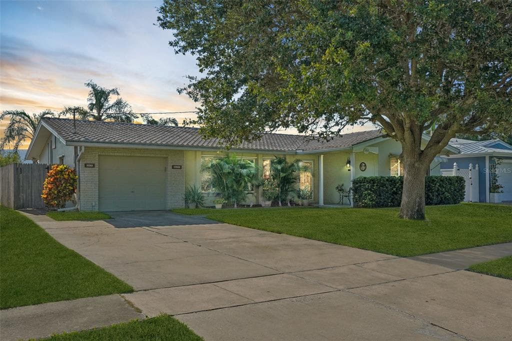 557 E PARK DRIVE LARGO, FL 33771