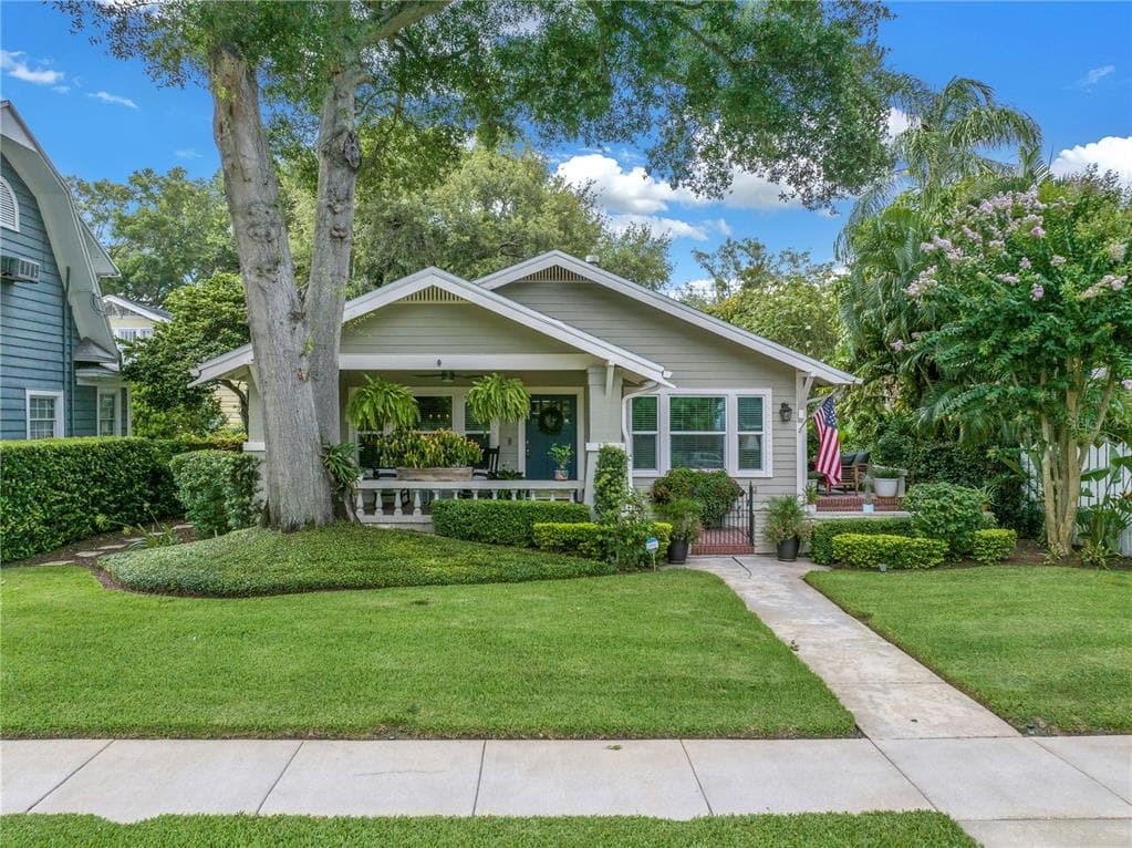 215 19TH AVENUE NE ST PETERSBURG, FL 33704