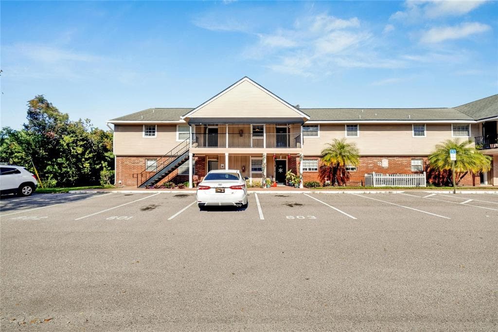 200 COUNTRY CLUB ROAD UNIT 604 LARGO, FL 33771